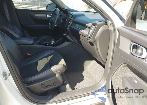 2021 Volvo Xc40 T5 R-Design z USA, uszkodzony, nr VIN YV4162UM1M2404976